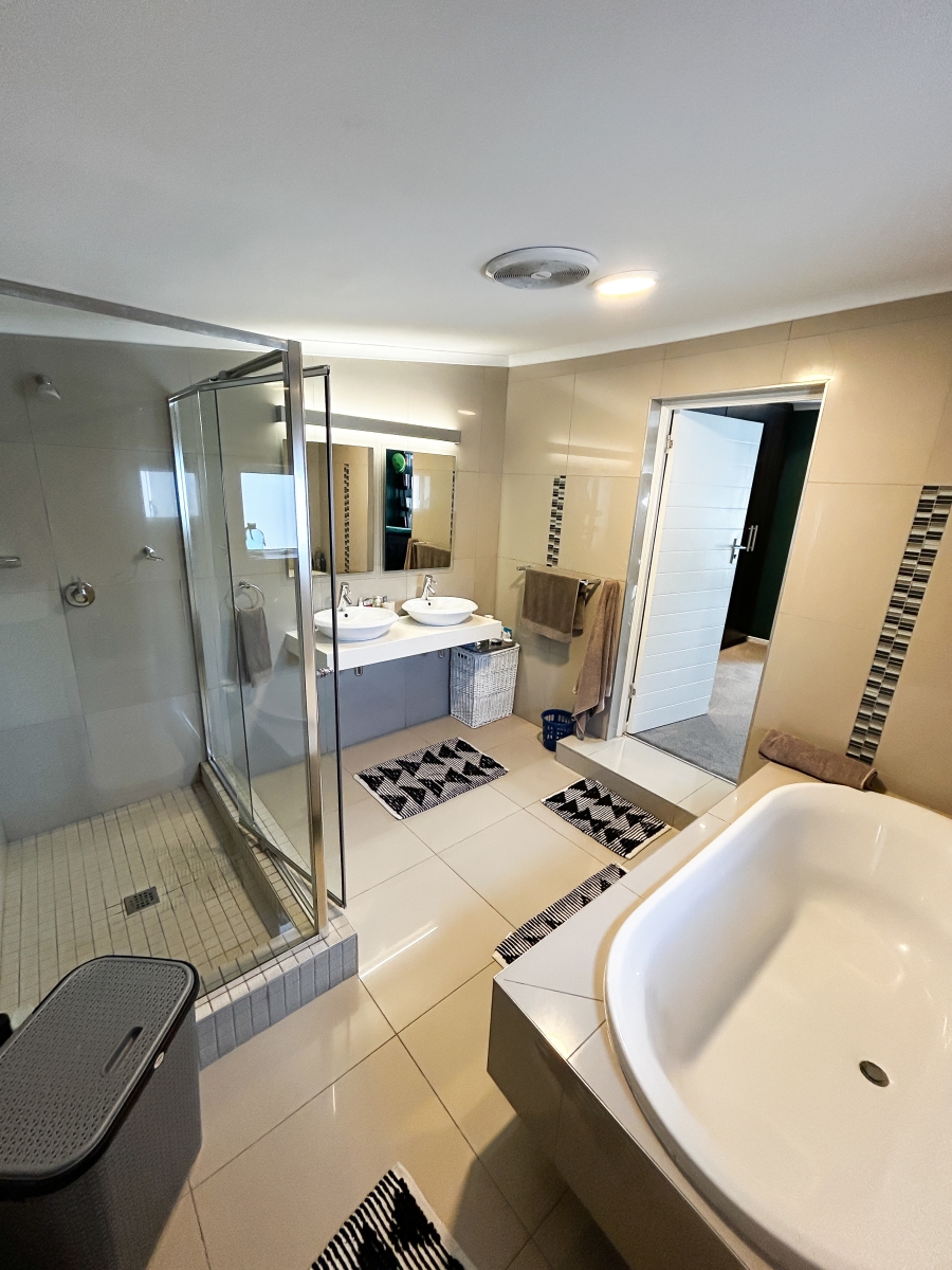 5 Bedroom Property for Sale in Van Riebeeckstrand Western Cape